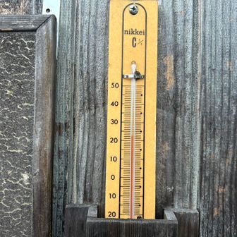山頂の気温計は22℃。
涼しいはずです。