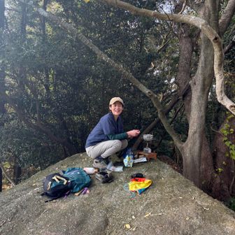 山飯作り中を撮られた。いつも荷物は撒き散らしタイプ😆