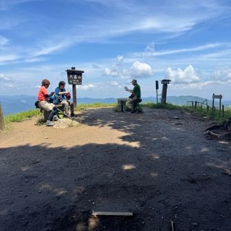 大霧山に到着(比企三山)
東側以外の視界が開けています