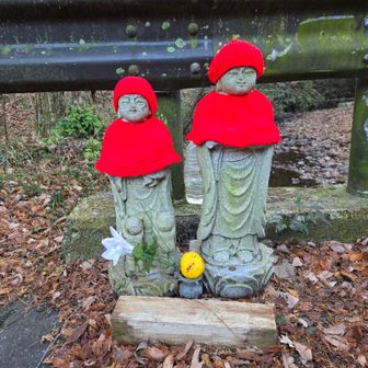 東洞山登山口付近のお地蔵様🙏