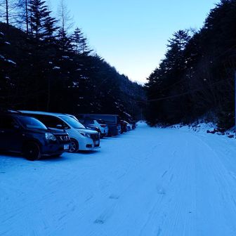 唐沢鉱泉駐車場