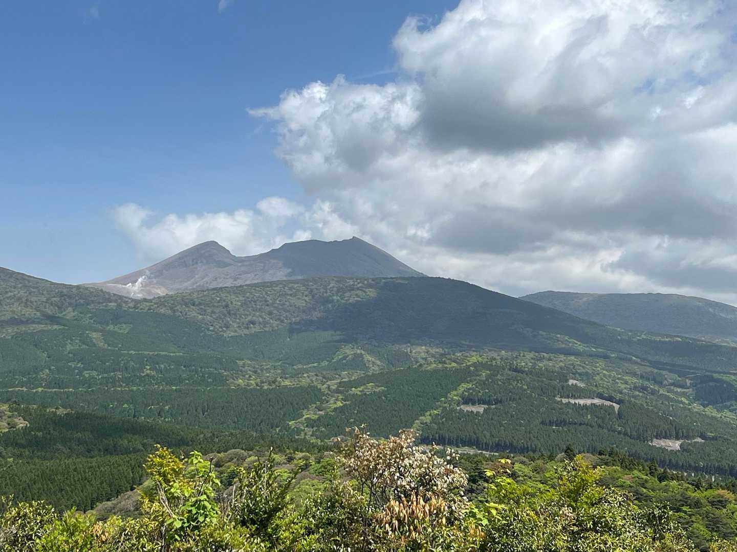 栗野岳第2峰からの眺め
p−4  1,094.2m