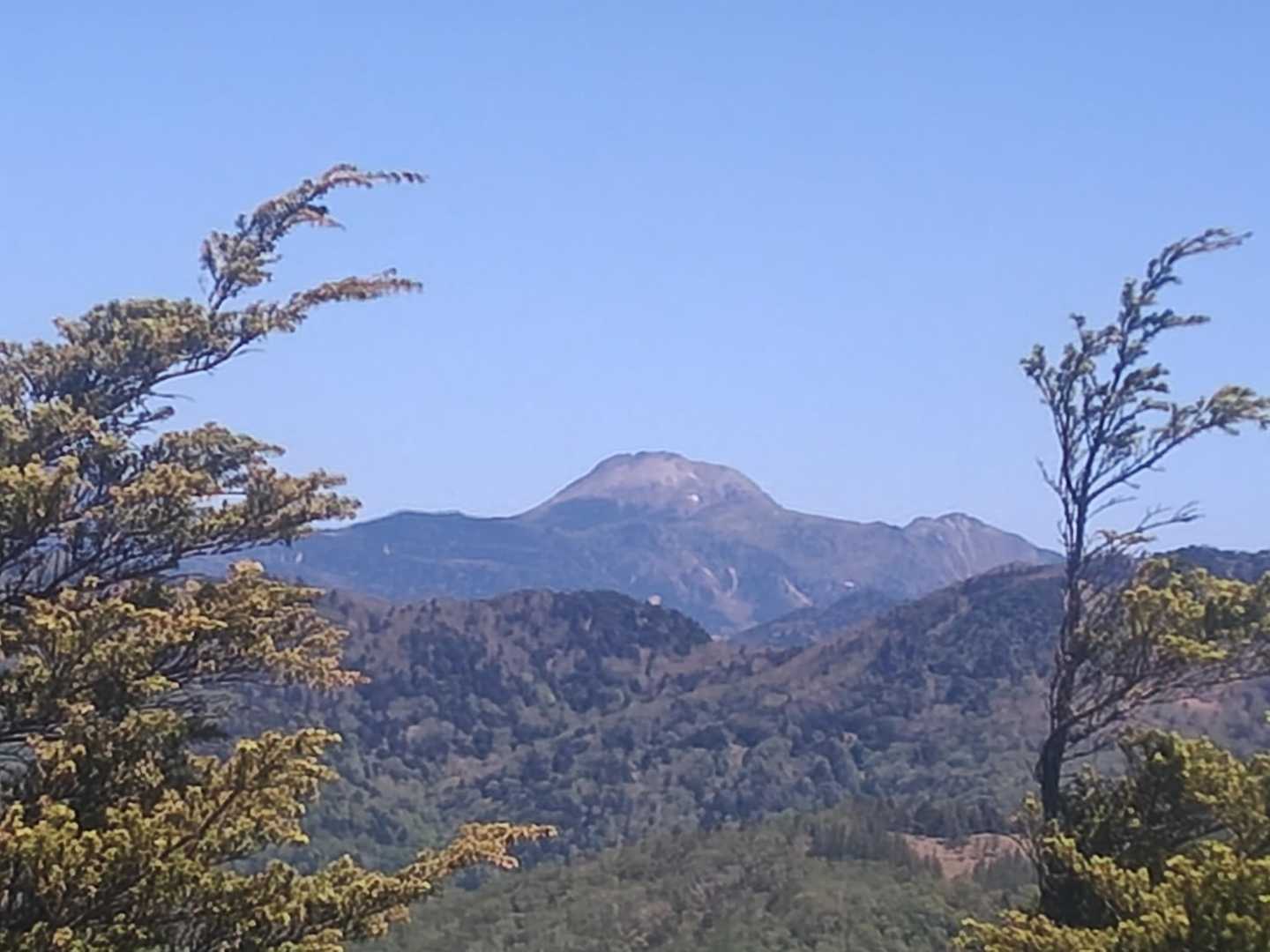 アレは白根山かな〜
