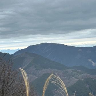 雨の合間なのに
谷川岳方面の雪山まで見える✨