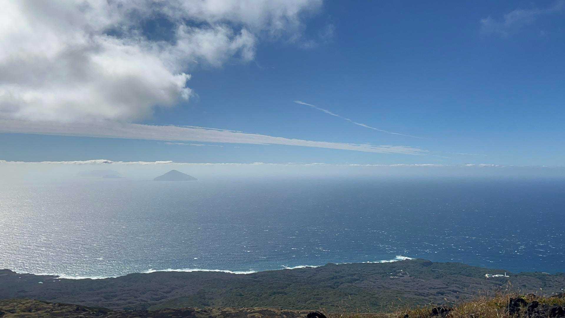 そんなに時間が押していたなんて！
ペース上げます！利島を横目に早歩きです🏃‍♂️