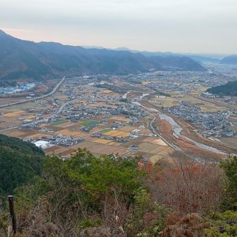 小嶽山からの眺望です
ここは柏尾山城の出丸かな？