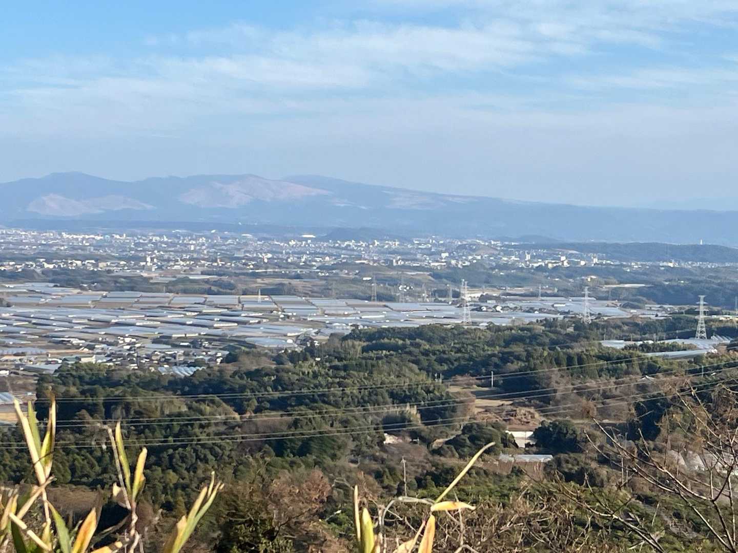 阿蘇方面
今はどこでも太陽光パネルが景色に入り込む