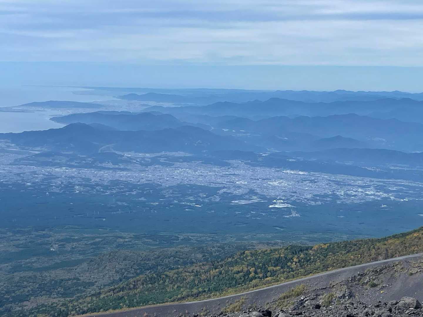 双眼鏡で家を探す👀