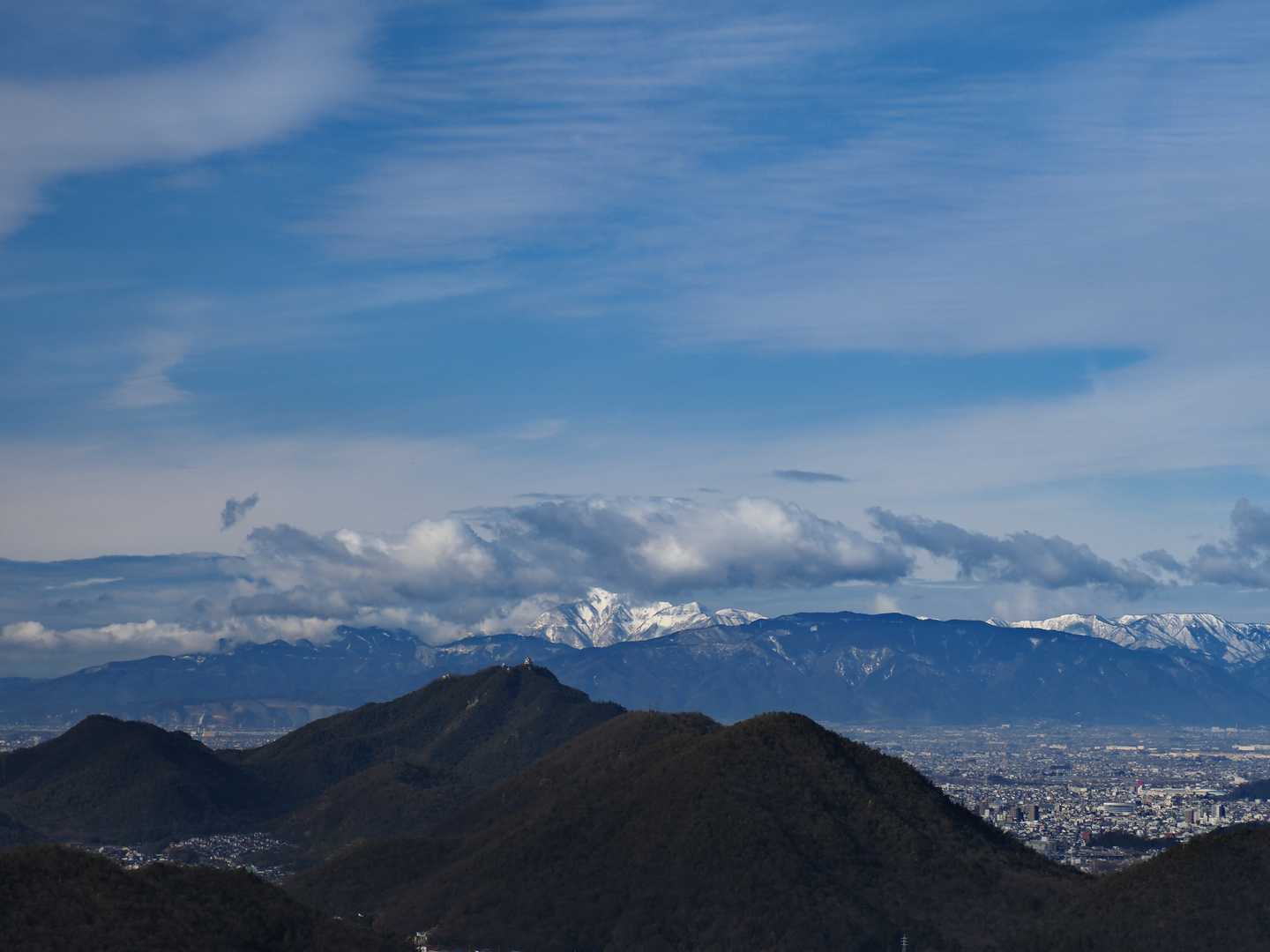 「金華山」と「伊吹山」です。