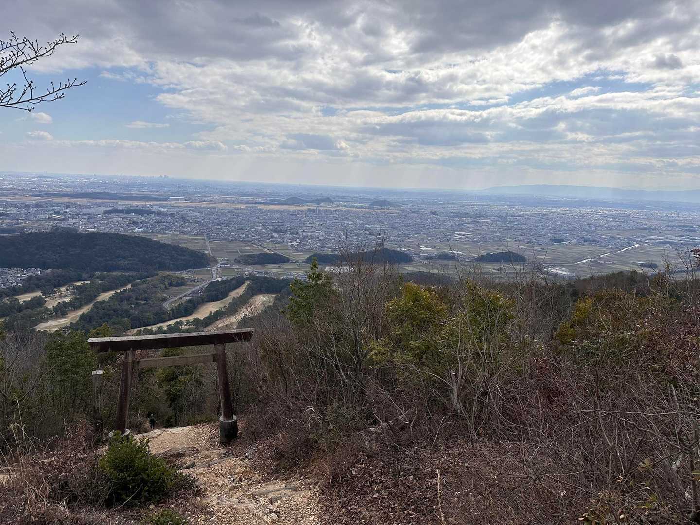 鳥居⛩️をくぐって降りていきます