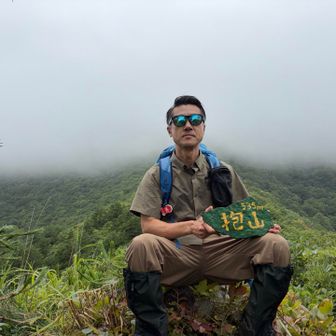 抱山山頂に建立！