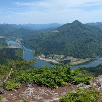 雄大な只見川。