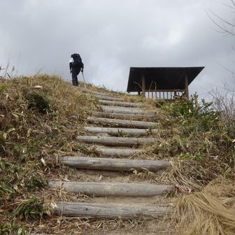 龍頭山頂上へ
