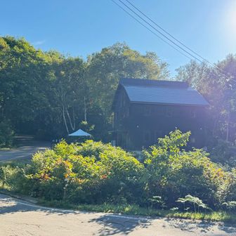 途中コンビニ経由してもらい笹ヶ峰登山口到着。
しばらくすると私と同じくソロハイカーさんがタクシーで到着。乗り合わせれば安くなったのになー。