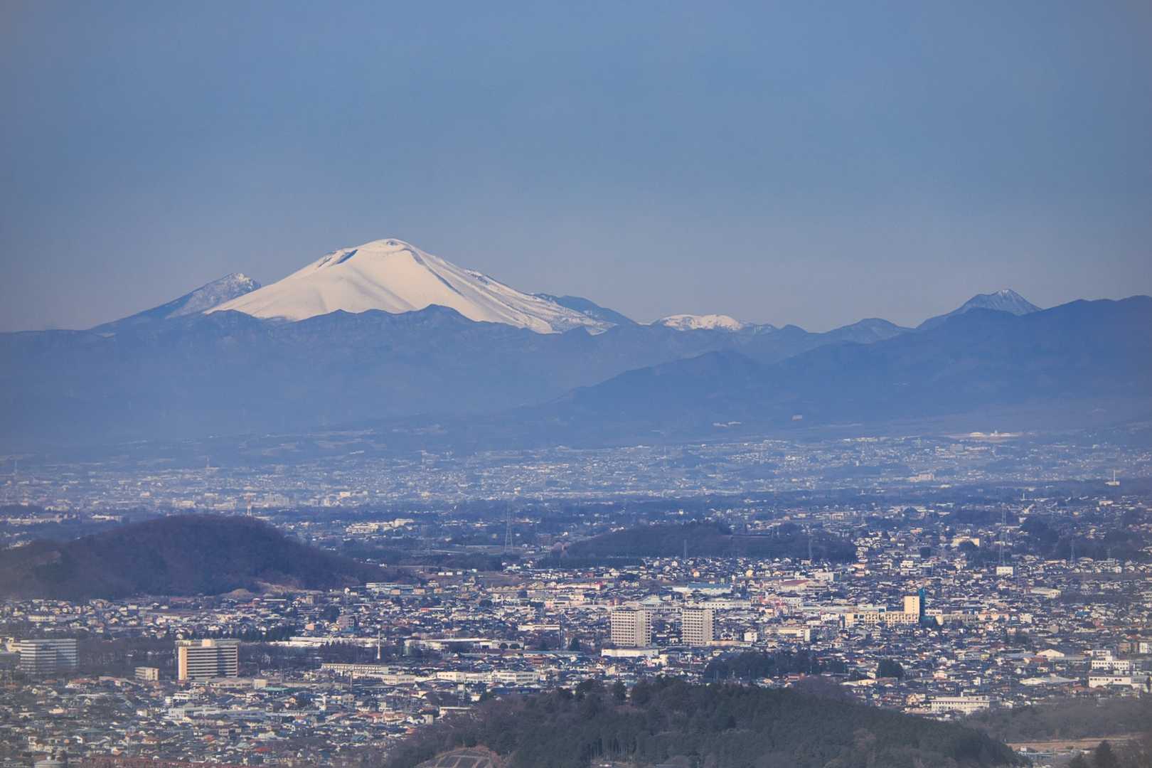 先日雪が降ったのでアッサーマは真っ白🗻