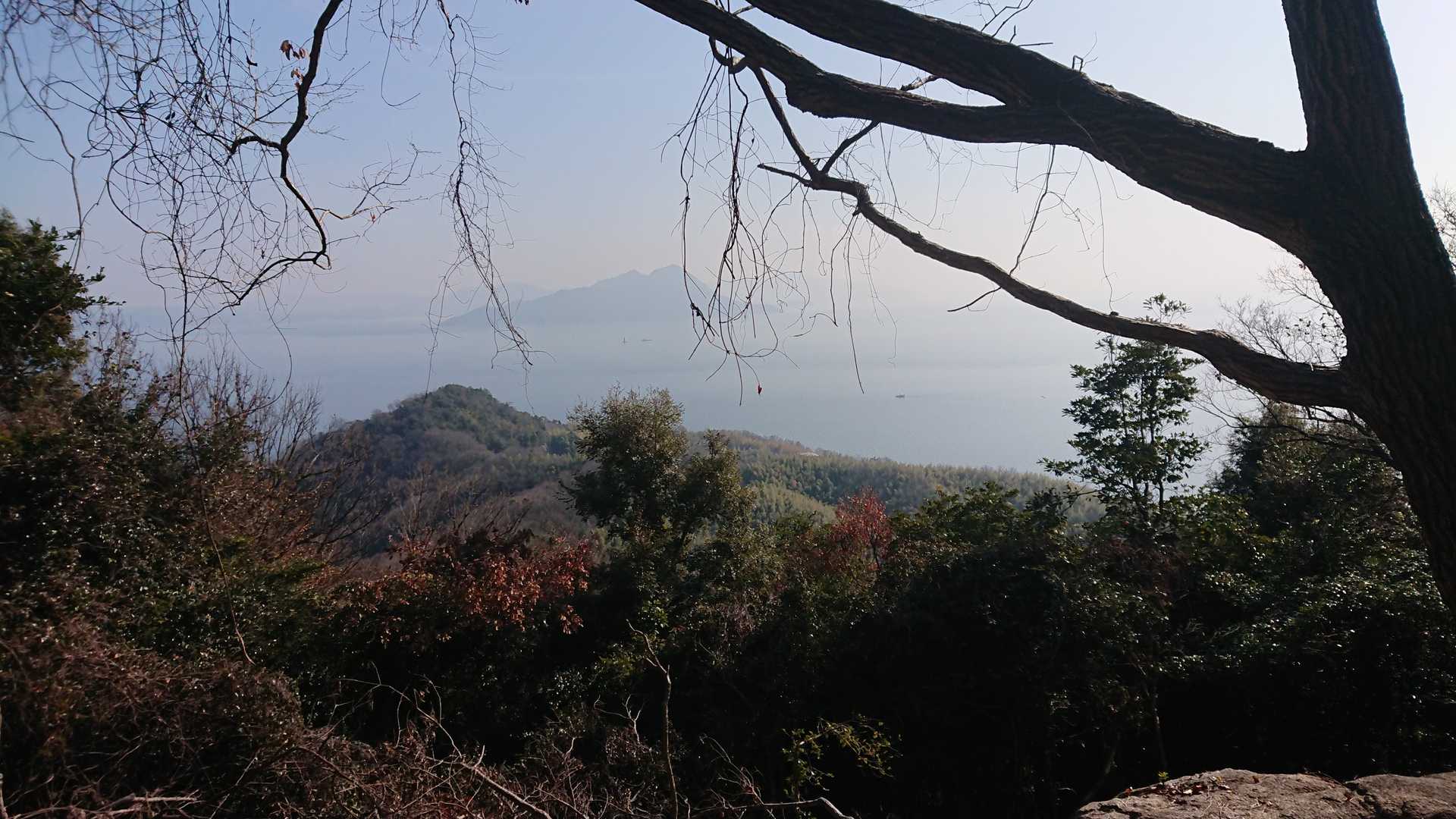 良い眺めです
ここでランチを考えましたが、山頂▲を目指しました