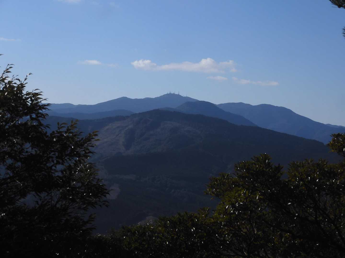 双石山山頂より、先日歩いた鰐塚山方面。