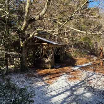 北へ行くと休憩所がありました