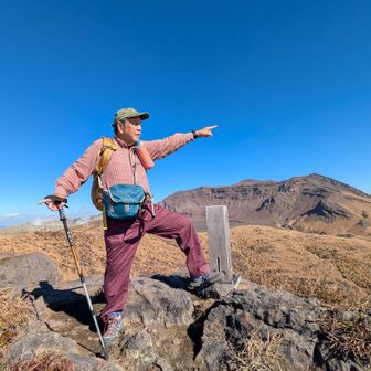 思わず、はいポーズ！
あれに見えるは、祖母山！