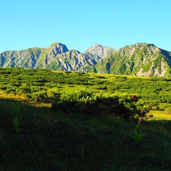 登って来た山々右から獅子岳、真ん中に雄山、鬼岳、龍王岳、浄土山
