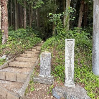 小殿バス停で降りて、ここから竹寺へ。