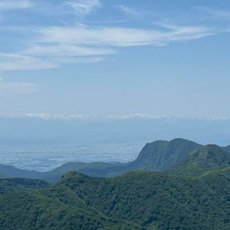 飯豊山、朝日岳方向