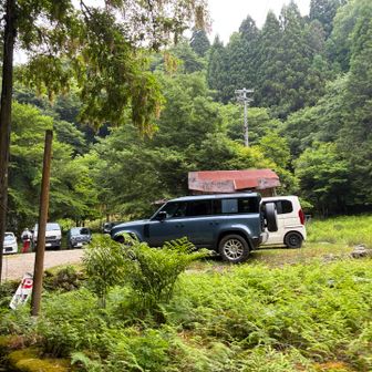 駐車場は残りひと枠だった