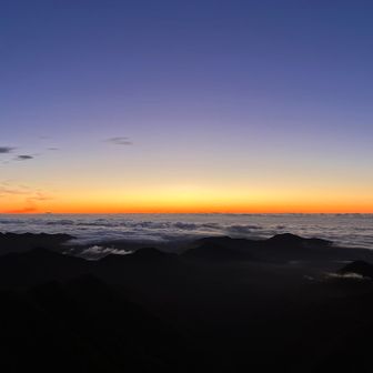 日が替わり、
サンセットと似た絵ですが、今度はサンライズ🌄