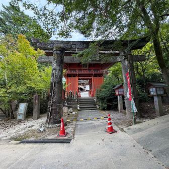 まずは六殿神社に参拝