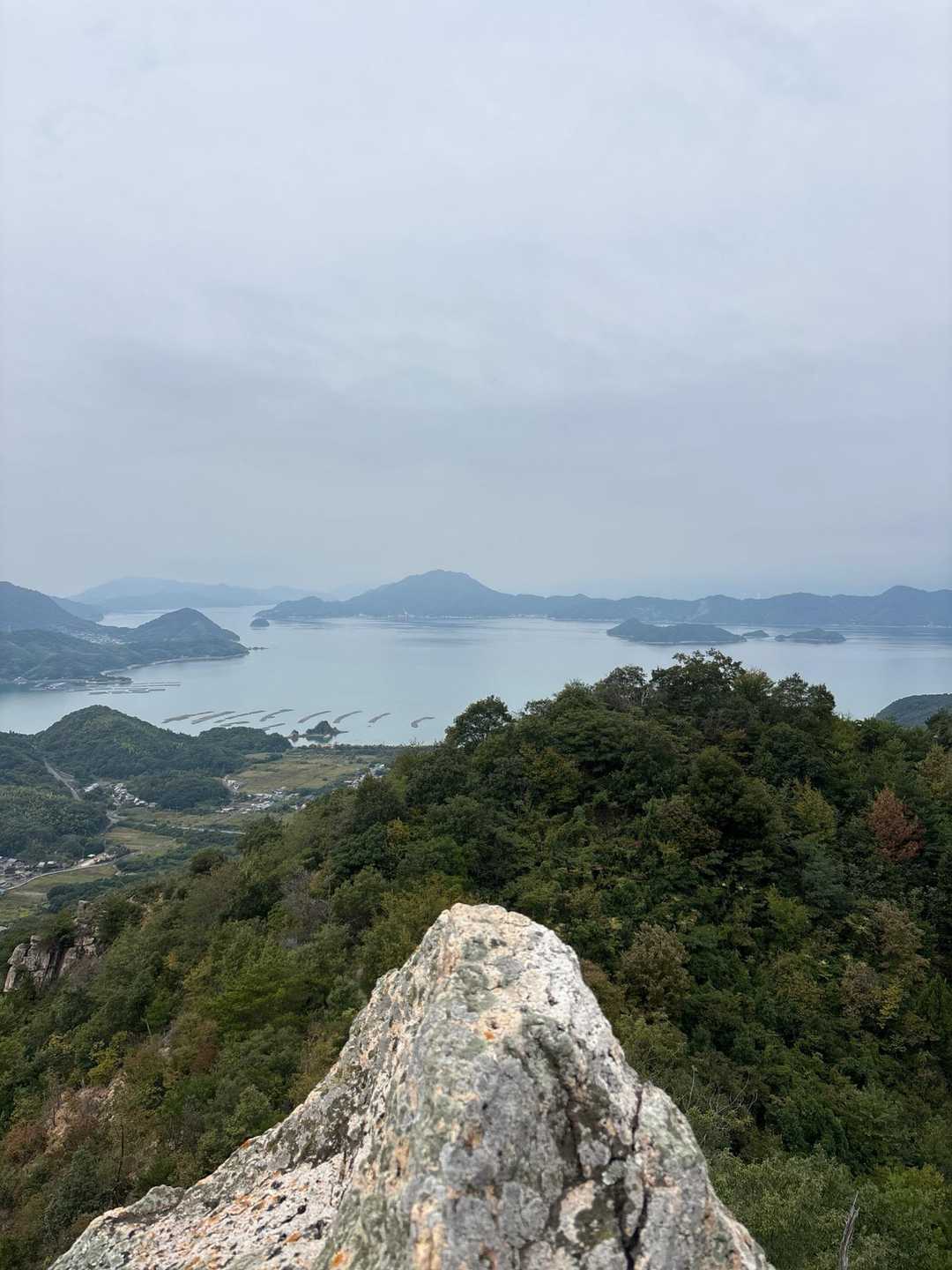 安神山付近の岩場より👀