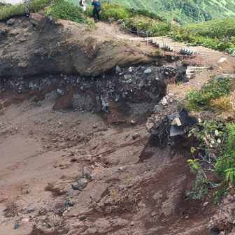 まだ続々と登ってきます。
登山道が狭いので基本登り優先で譲り合いの気持ちです☝️