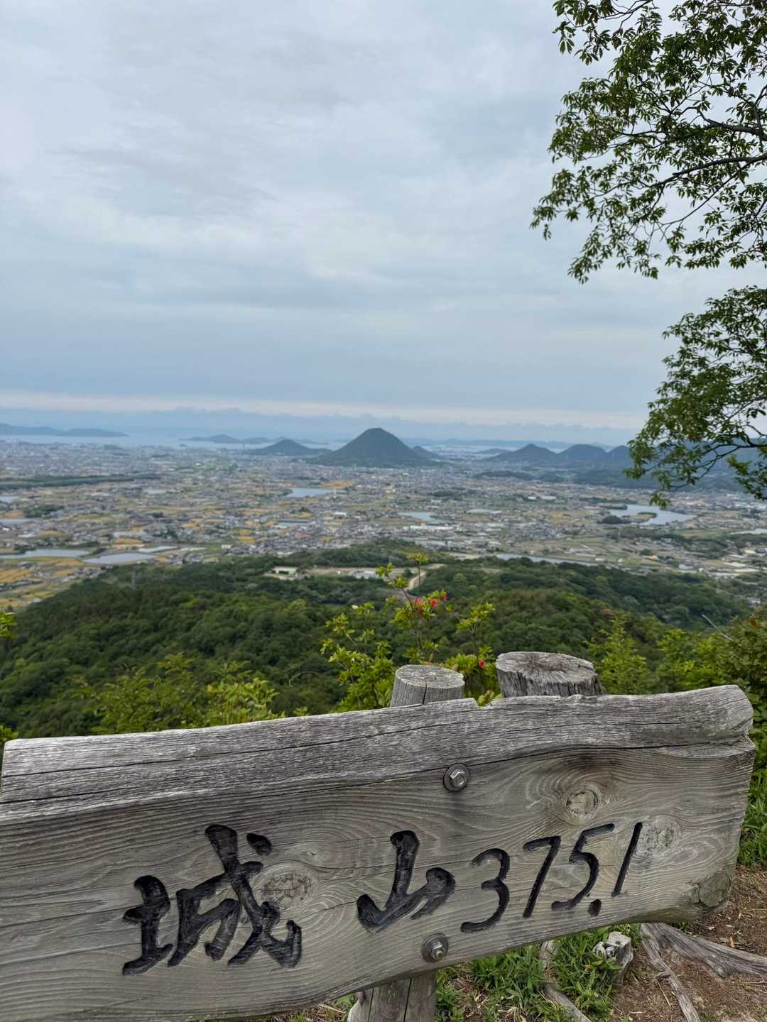 蒸し暑い〜
午前中の晴れは☀️どこへ？
見渡せます
