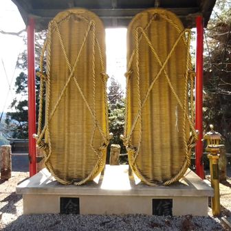 ここの神さまは
足腰の病に霊験あらたか とのこと
踵のケガ 回復八割五分くらい
完治を願いました☺️
それともう一つの願い
日本と世界の平和ね🙏