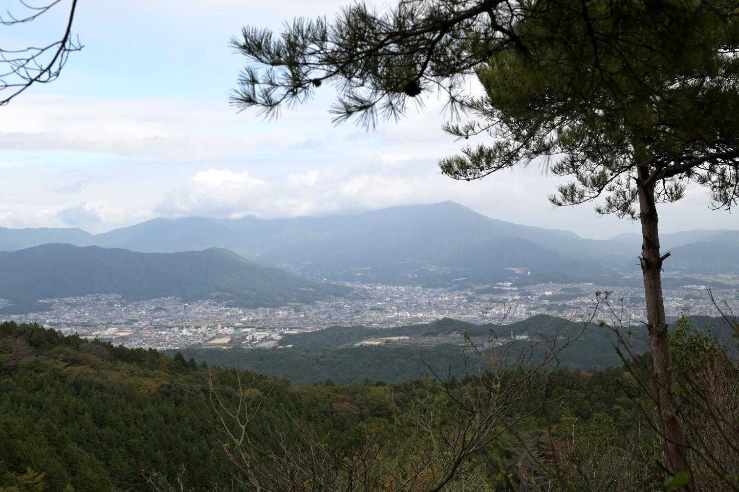 三郡山地は雲に巻かれてる