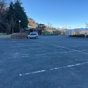 ゴーール！
この時間でも駐車場は閑散としてました。
今日は夕方から用事があるので下山メシも食べずに帰ります
おつかれやまでした。。