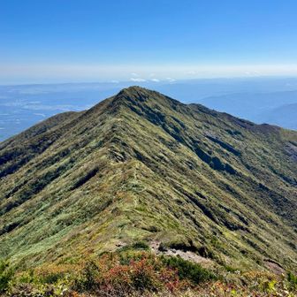 南蔵王の雄、不忘山。
北蔵王の雄、雁戸山を彷彿とさせる。
蔵王の南北それぞれに鋭峰。
カッコ良すぎるっ!!!