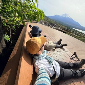 私達は渋滞を横目にゴロゴロ
ココ寝れるーーーーー