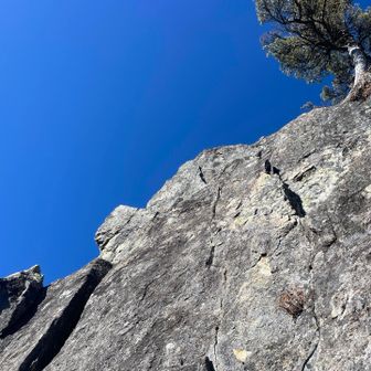 第三岩峰
この上どうなってるんだ？