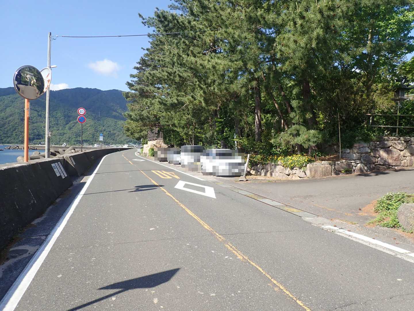 常宮神社前の路肩は満車でした（登山者の利用可否微妙かも）
