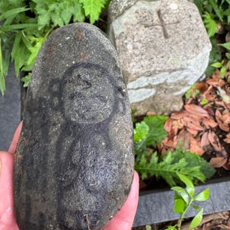 浅間山のお地蔵様、隅っこで水浸しに😢