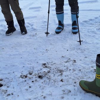 いろんな長靴があります。スパイク付きの長靴…いいな。