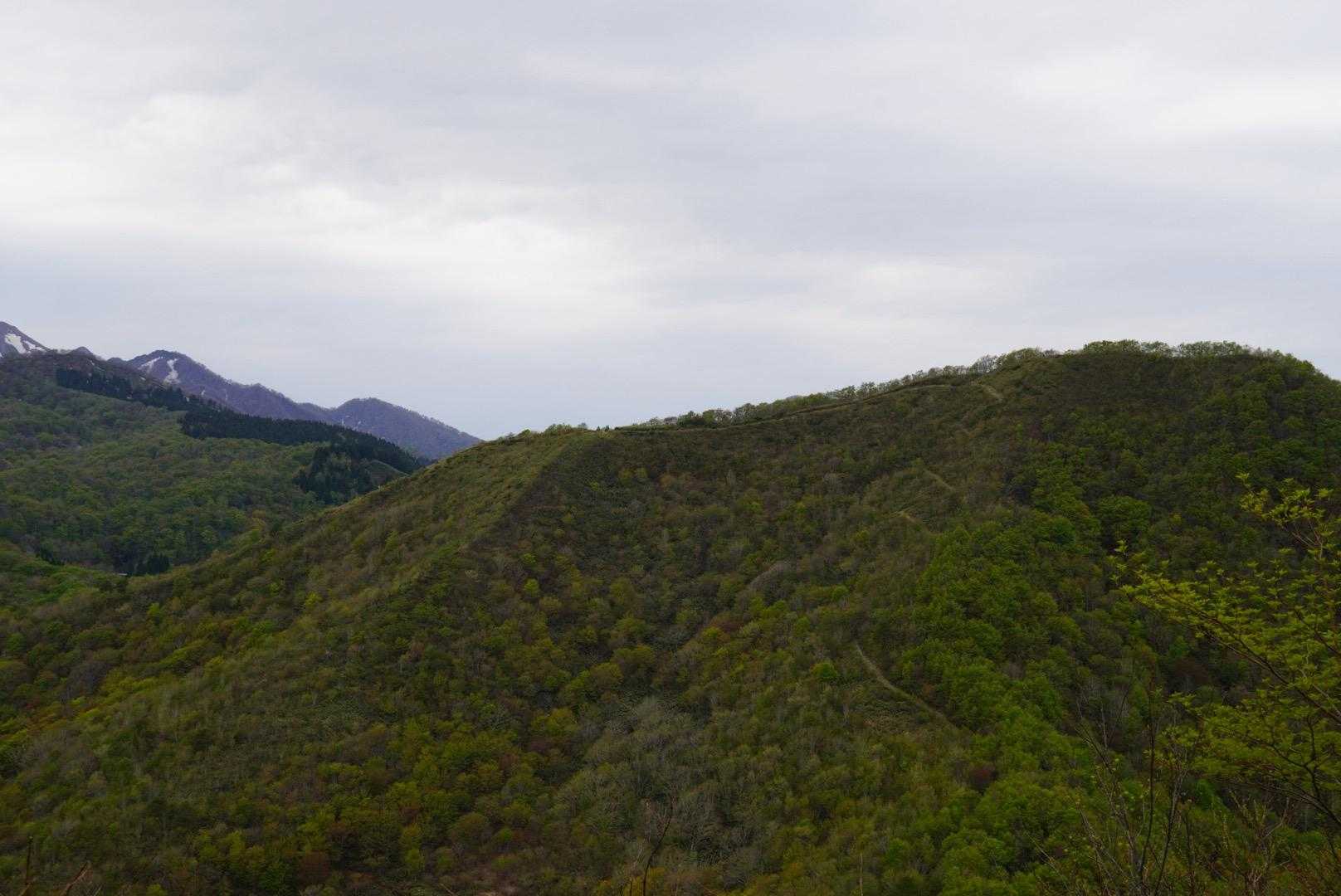 象山へのジグザグロード