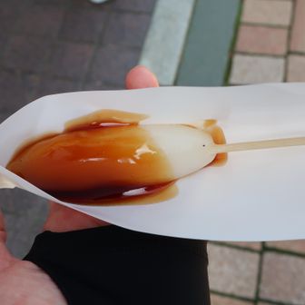 甘ったれ餅。
美味。
食料は大量に持っていたが、観光客が食べているのを見て無性に食べたくなった。