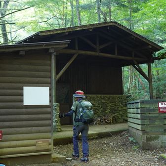 5号目小屋でしばし休憩