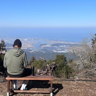 降りてきて
朝熊峠で休憩