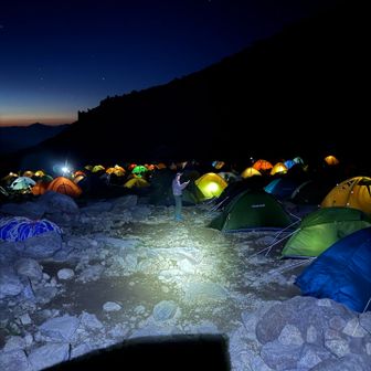 テント撤収時間は7時なので
そのままにして木曽駒ヶ岳山頂へ