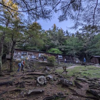 富士見平小屋。富士見が見えましたが、ここでは撮らず