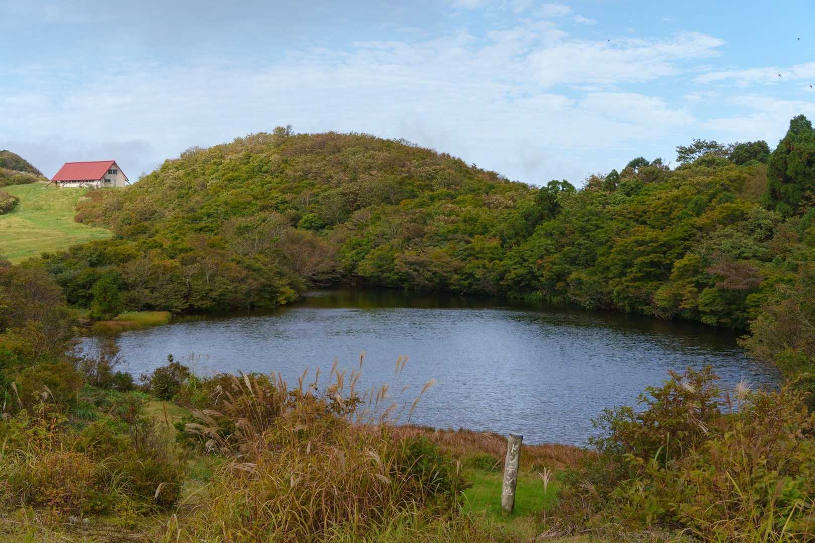 ドンデン池とドンデン避難小屋
