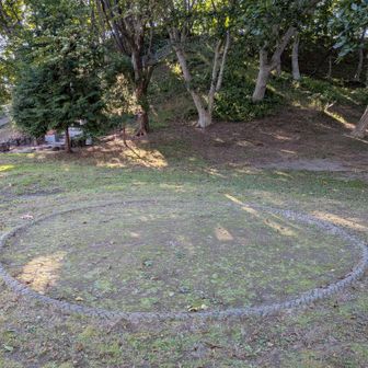 そうよね、神社だもんね。
土俵あるよね。