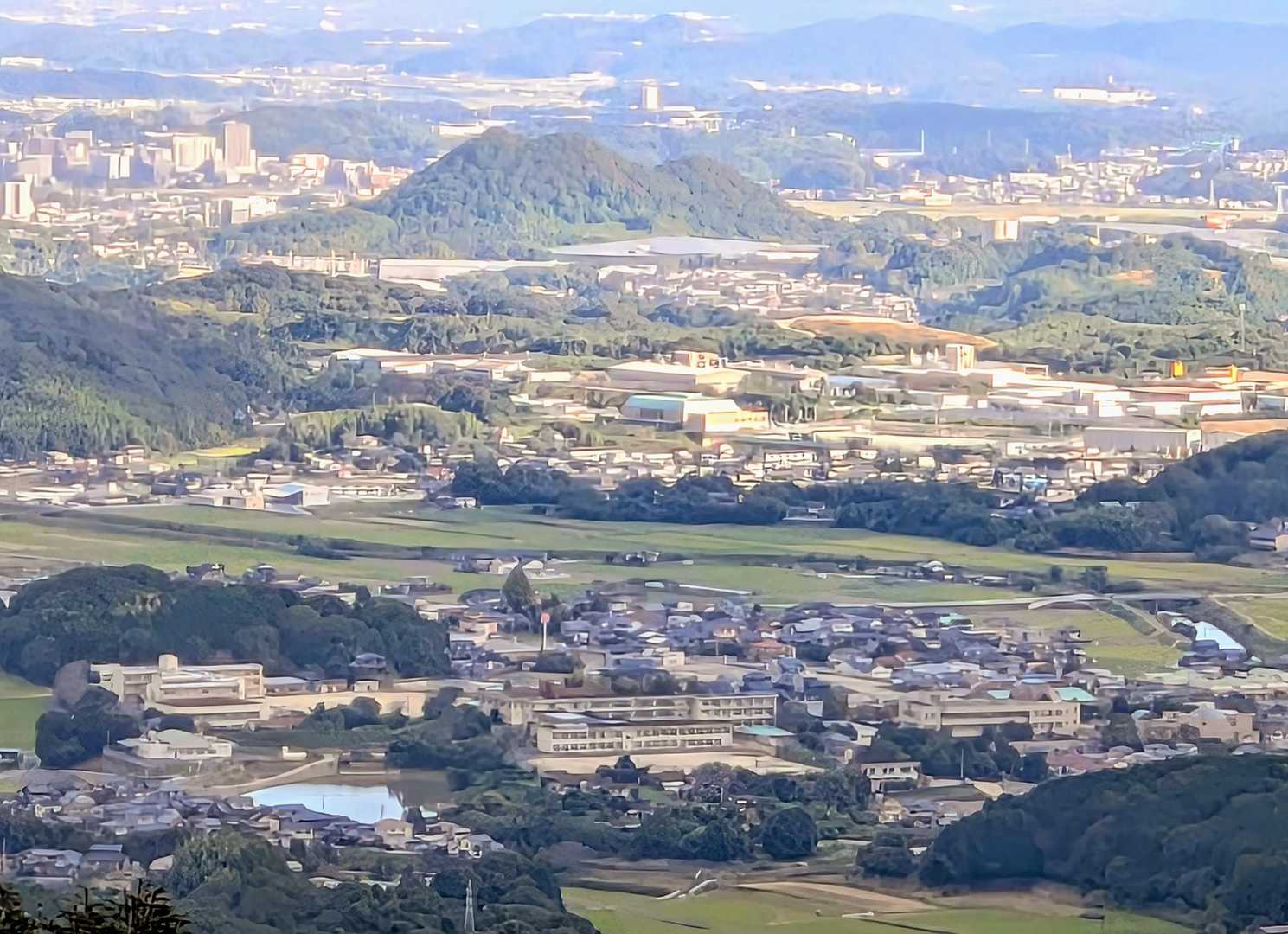 桂川町と後ろにボタ山が見えます。